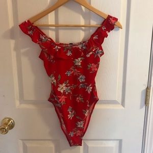 🔴H&M off the shoulder body suit